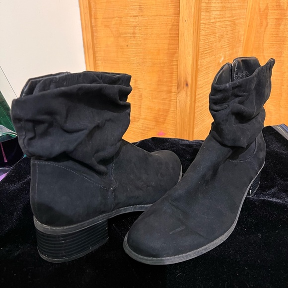 New Directions ‘Cassie’ Black Slouch Booties, Size 10 - Picture 2 of 10